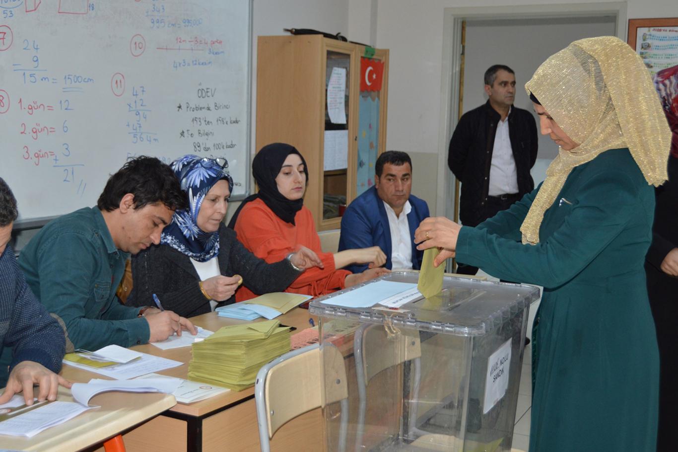 Siirt’te ilk oy verme işlemi başladı